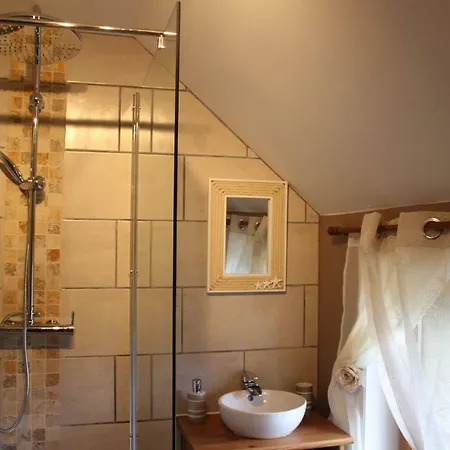 Country Cottages Brittany Guest house *